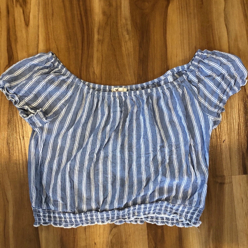 HOLLISTER cropped off the shoulder top.